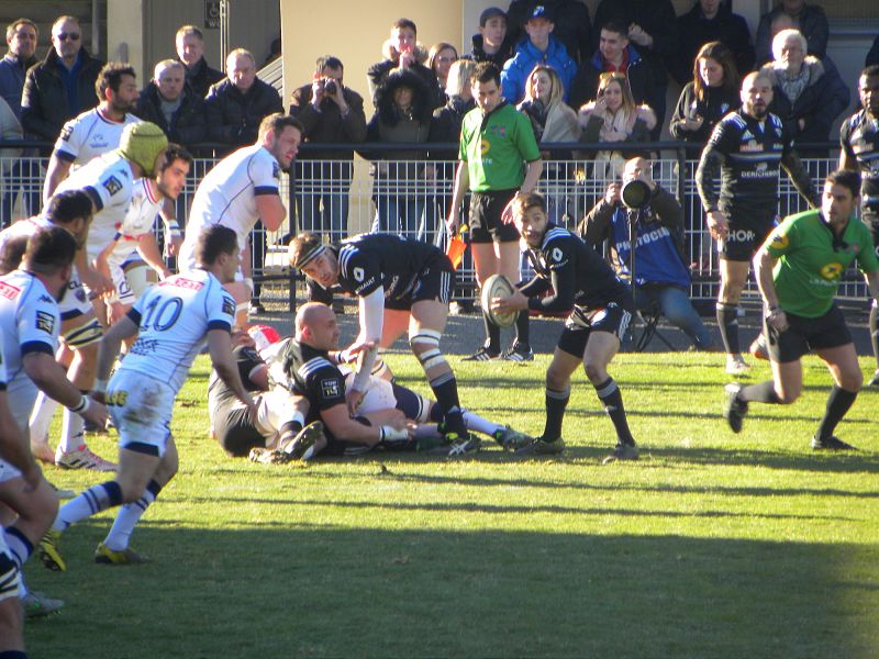 Teddy Iribaren lance l'attaque du CA Brive face au FC Grenoble