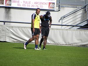 Les ailiers Malakai Radikedike et Takudzwa Ngwenya se préparent pour recevoir l'Union Bordeaux Bègles avec le CA Brive