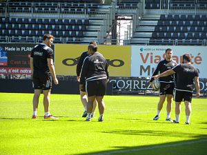 Les joueurs du CA Brive récupèrent à l'entrainement durant cette sans match au programme