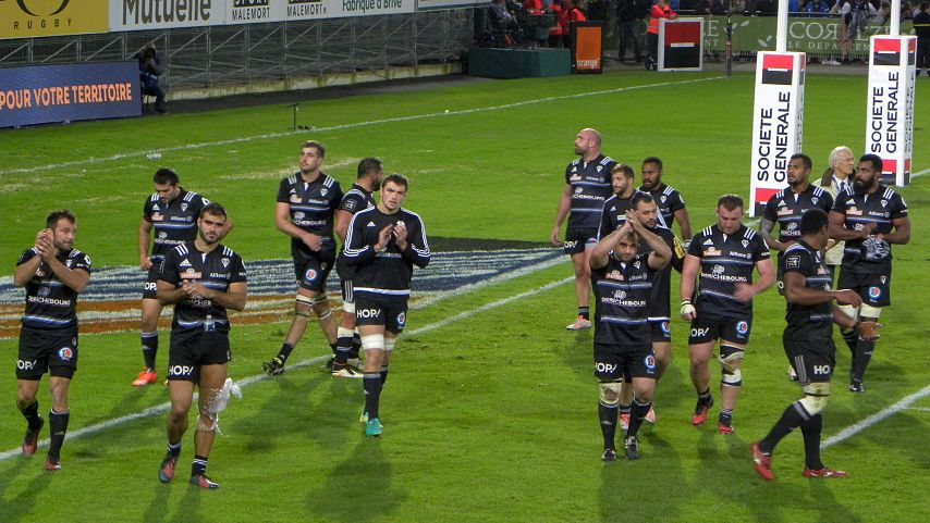 Qu'importe le résultat, victoire ou défaite, les joueurs du CA Brive effectuent un tour d'honneur pour remercier leur public venu garnir les travées d'Amédée-Domenech