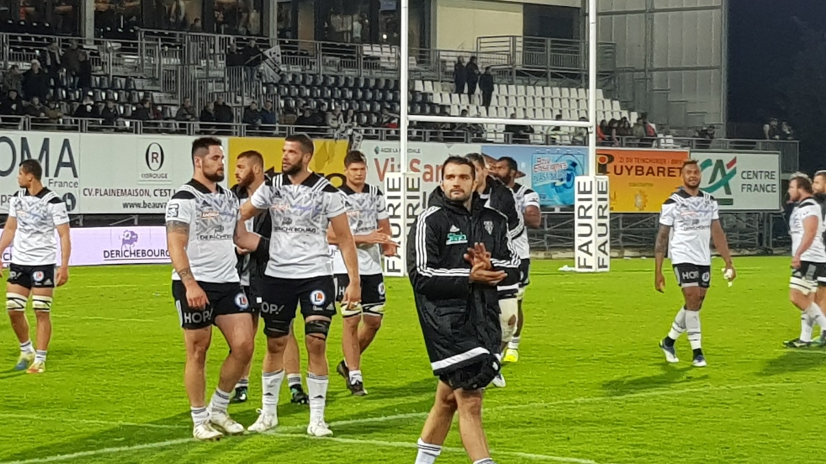 Tour d'honneur des brivistes après la victoire sur Carcassonne 54 à 17